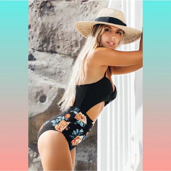 Cupshe Black and Red One Piece Swimsuit with Cut-Out Design - Picture 4 of 7